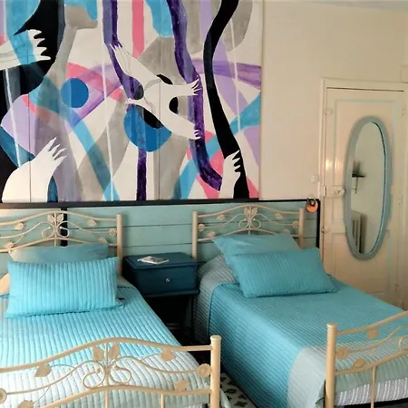 La Maison D'isaphil Bed & Breakfast 3*